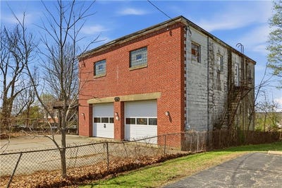 /international/us/1449-main-road-tiverton-ri-110107439599/