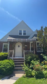 /international/us/56-44-187th-street-fresh-meadows-ny-110108393225/