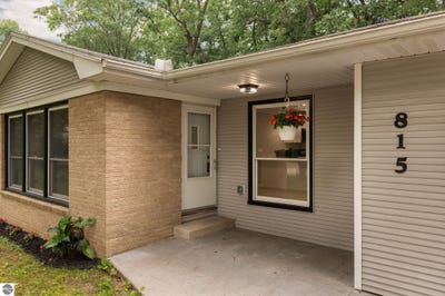 /international/us/815-westminster-road-traverse-city-mi-110119405363/