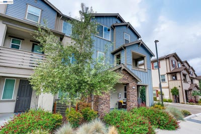 /international/us/241-n-st-livermore-ca-110106959637/