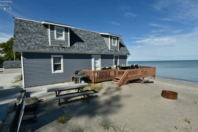 /international/us/9881-w-locust-point-road-oak-harbor-oh-110107729469/