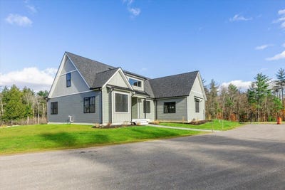 /international/us/18-roberts-drive-jaffrey-nh-110103393062/