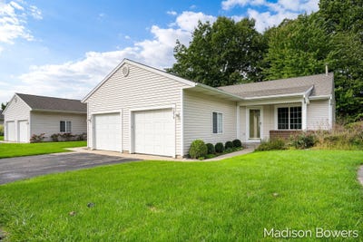 /international/us/7079-w-cannon-place-drive-ne-rockford-mi-110119959975/