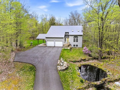 /international/us/84-long-pond-drive-milton-vt-110107984419/