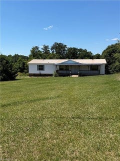 /international/us/1940-turkey-ford-road-mount-airy-nc-110108550092/