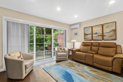 /international/us/1305-w-main-st-lake-geneva-wi-110108912545/