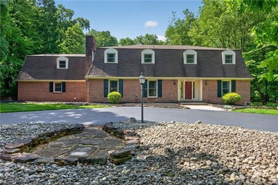 /international/us/1371-stoke-park-road-hanover-twp-pa-110108766117/