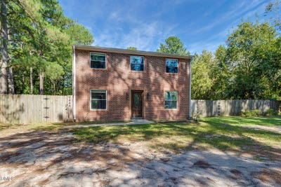 /international/us/7444-berkshire-downs-drive-raleigh-nc-110120425303/