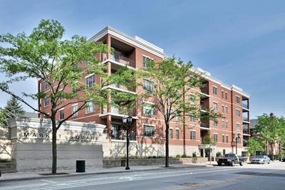 /international/us/210-n-addison-avenue-elmhurst-il-110106366554/