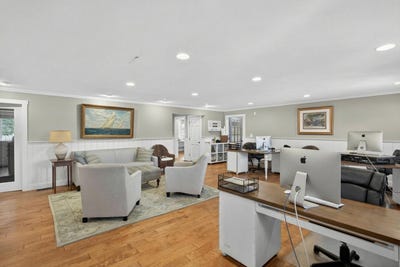 /international/us/1455-main-street-chatham-ma-110106097139/