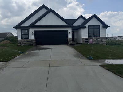 /international/us/1725-bluestone-drive-normal-il-110098063608/