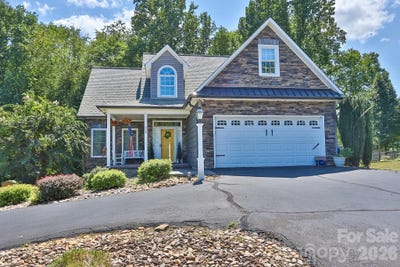 /international/us/208-triplett-street-jonesville-nc-110119702372/
