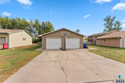 /international/us/616-618-n-garfield-ave-sioux-falls-sd-110099979384/