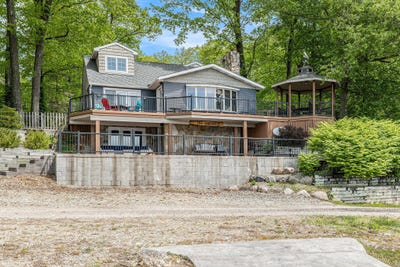 /international/us/261-midway-walk-six-lakes-mi-110099829587/