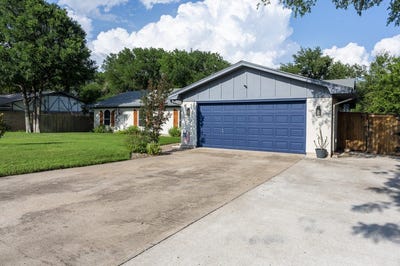 /international/us/113-hidden-valley-drive-aledo-tx-110108417216/