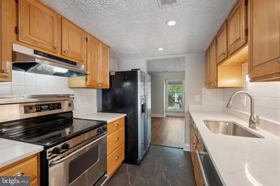 /international/us/1511-twisted-oak-drive-reston-va-110100514592/