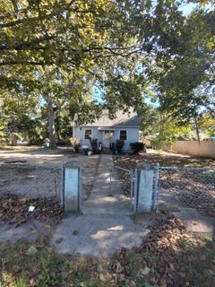/international/us/16-neighborhood-road-mastic-beach-ny-110102418836/