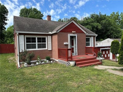 /international/us/703-hickory-street-richmond-mo-110100613816/