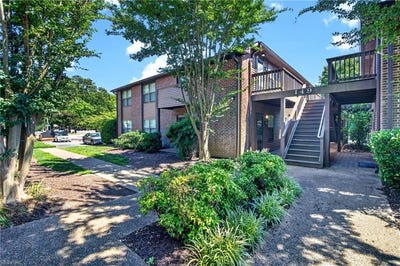 /international/us/149-windsor-castle-drive-newport-news-va-110108629041/