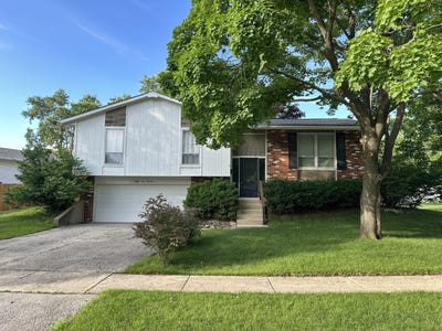 /international/us/8119-eastwood-lane-woodridge-il-110109068318/