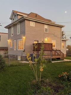 /international/us/3105-w-3rd-st-duluth-mn-110120622218/