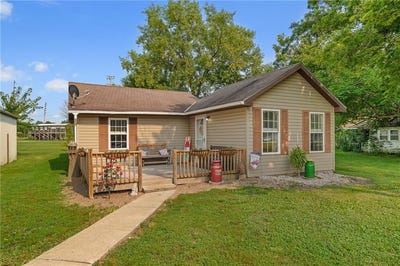 /international/us/702-n-locust-street-urich-mo-110101466352/?lang=zh-tw