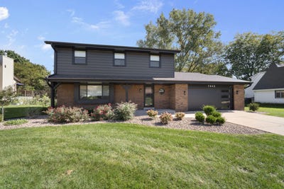 /international/us/7942-s-66th-st-franklin-wi-110120056069/