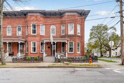/international/us/194-grand-avenue-saratoga-springs-ny-110107613577/