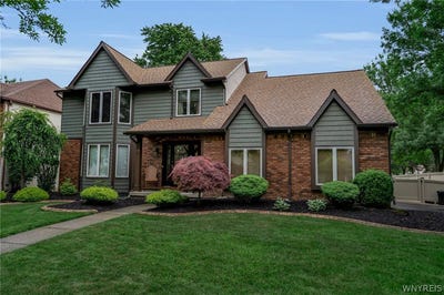 /international/us/66-beachridge-drive-williamsville-ny-110108976945/