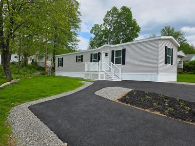 /international/us/9-sargent-place-gilford-nh-110107667408/