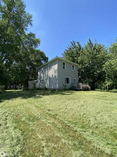 /international/us/9213-160th-street-swaledale-ia-110100586181/