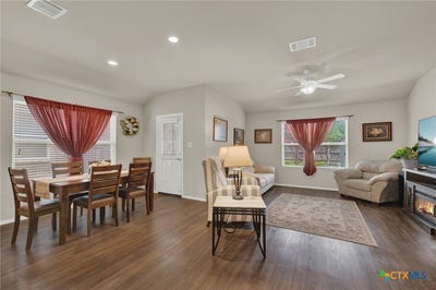 /international/us/1970-rising-sun-boulevard-new-braunfels-tx-110120411709/