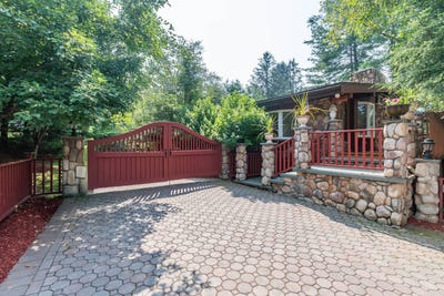 /international/us/12-donenfeld-dr-kauneonga-lake-ny-110101393420/?lang=en