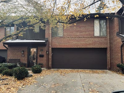 /international/us/105-astoria-way-park-ridge-il-110109767322/