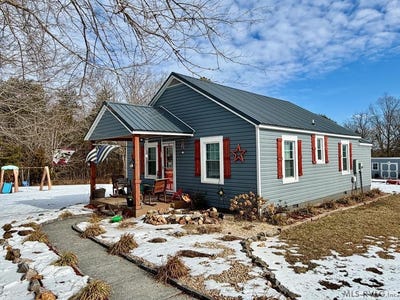 /international/us/812-e-sycamore-street-chase-city-va-110106495234/