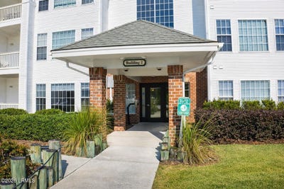 /international/us/1231-ladys-island-drive-port-royal-sc-110107284397/