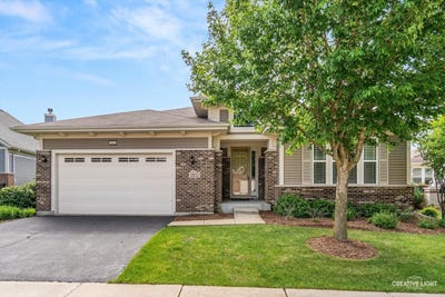 /international/us/2832-chevy-chase-lane-naperville-il-110108382808/