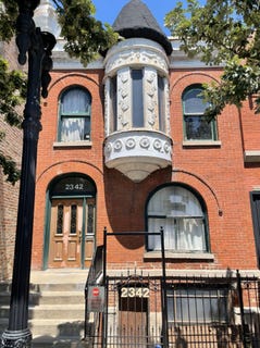 /international/us/2342-w-taylor-street-chicago-il-110097491145/