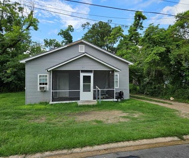 /international/us/216-222-bowen-st-nw-pelham-ga-110108443420/