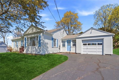 /international/us/15-valley-view-drive-cumberland-ri-110107719412/