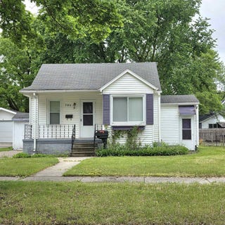 /international/us/706-oak-street-essexville-mi-110108881838/