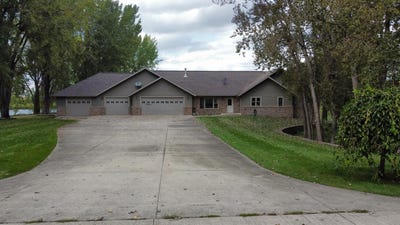 /international/us/3099b-nest-avenue-sheldon-ia-110103267450/