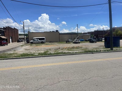 /international/us/oak-st-sweetwater-tn-110101237315/
