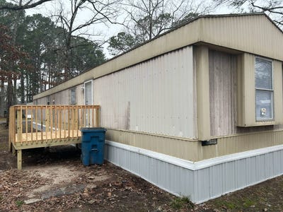 /international/us/97-white-oak-village-rainbow-city-al-110106316536/