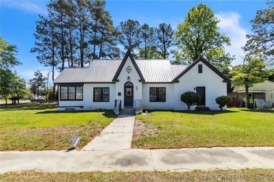 /international/us/203-trinity-street-fairmont-nc-110098953739/