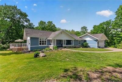 /international/us/729-220th-street-osceola-wi-110108567149/