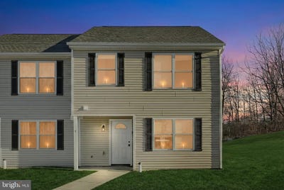 /international/us/1885-stoverstown-road-spring-grove-pa-110105023470/