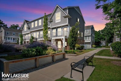 /international/us/368-glendale-lane-ferndale-mi-110109169168/