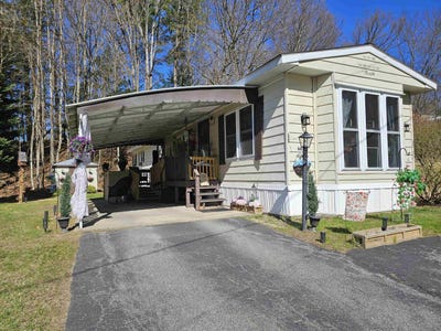 /international/us/66-brandon-place-claremont-nh-110107637137/