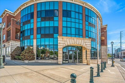 /international/us/130-post-avenue-westbury-ny-110108124426/